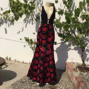 Evening dress Sz 3 ( small) brand new